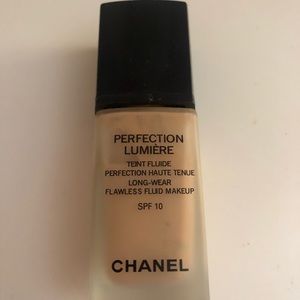 CHANEL Perfection Lumiere Foundation